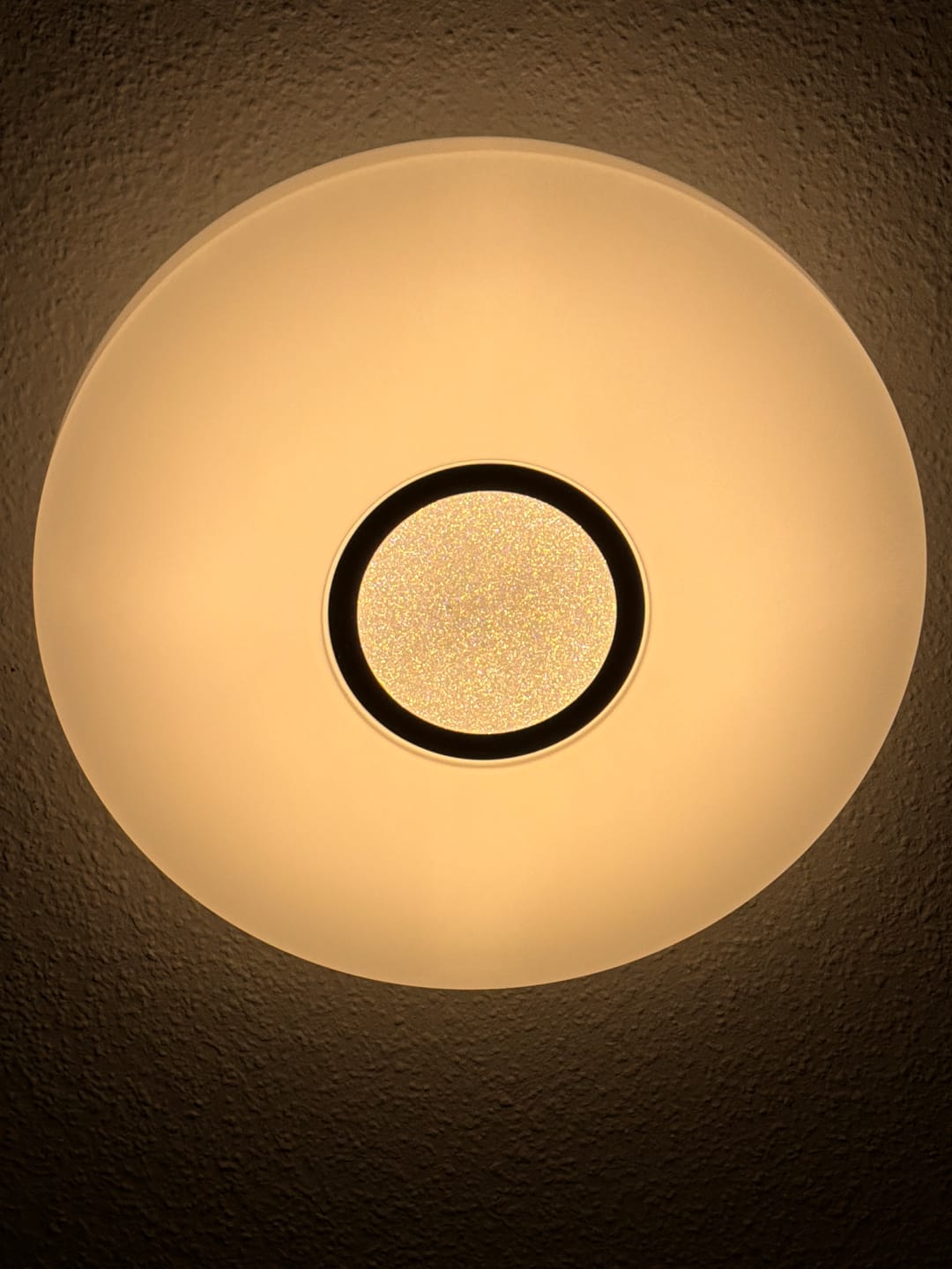 Customer photo review of LEDVANCE Wifi SMART+ mehrfarbig KITE LED 340 WT Deckenleuchte RGB dimmbar 18W / 2700-6500K