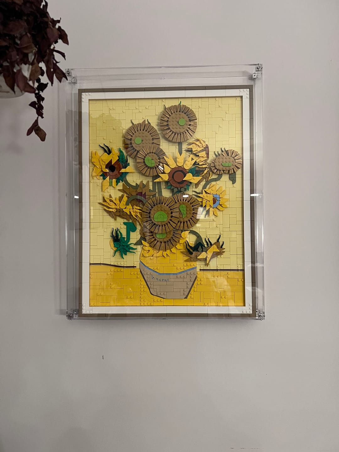 Customer photo review of Wall Mounted Display Case for LEGO® 31215 Art Vincent van Gogh – Sunflowers