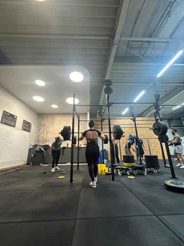 Customer photo review of DAVOMI Scrunch Open Back T-Shirt - Deep Black