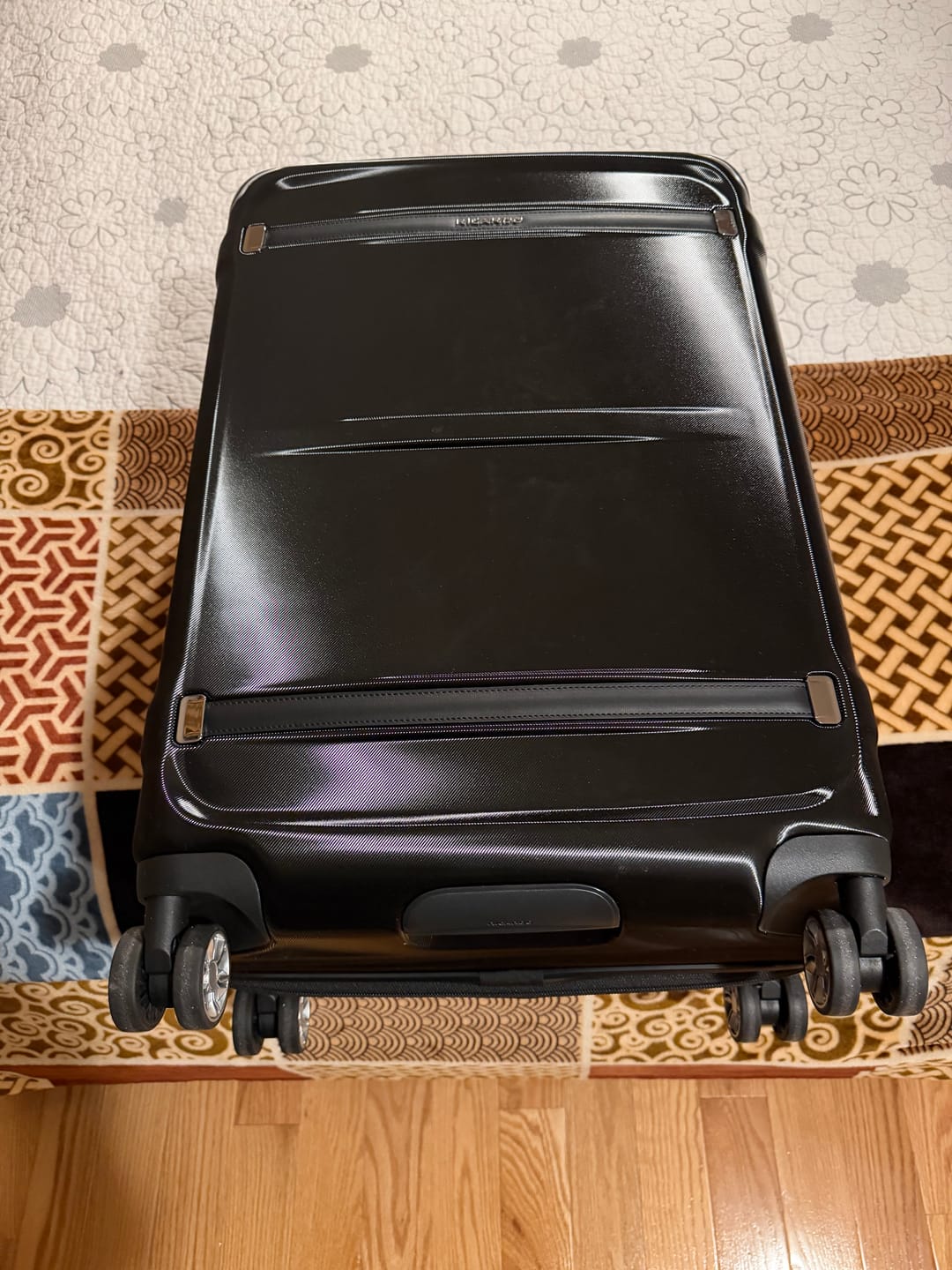 Customer photo review of Rodeo Drive 2.0 Hardside Medium Check-In Expandable Spinner