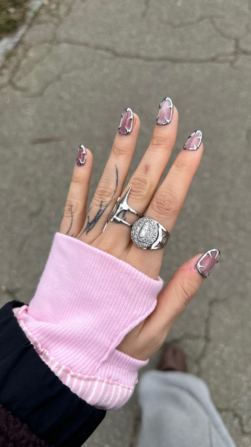 Customer photo review of Pink Cat Eye Press-On Nails, Chrome Armor Gothic Fake Nails in Metallic Rose