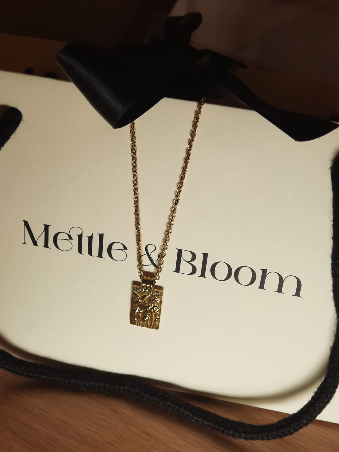 Customer photo review of Days Eye Necklace 2.0 - Gold