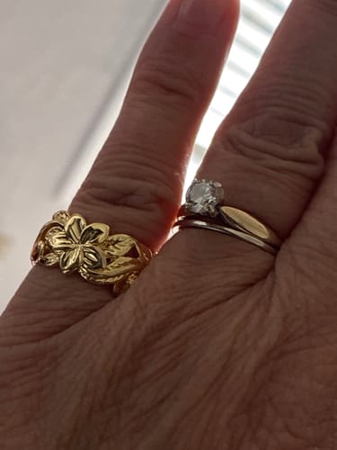 Customer photo review of Alaka'i Plumeria Heirloom Cutout Ring