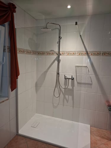 Customer photo review of SONNI Stabilisator Duschkabine Wandhalterung Duschwände Stabilisierungsstange 90-140cm