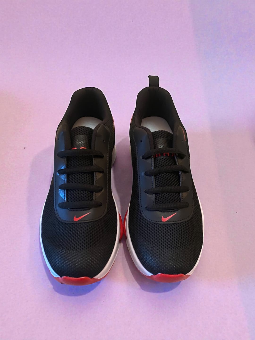 Customer photo review of Tenis 025 Negro Negro Rojo