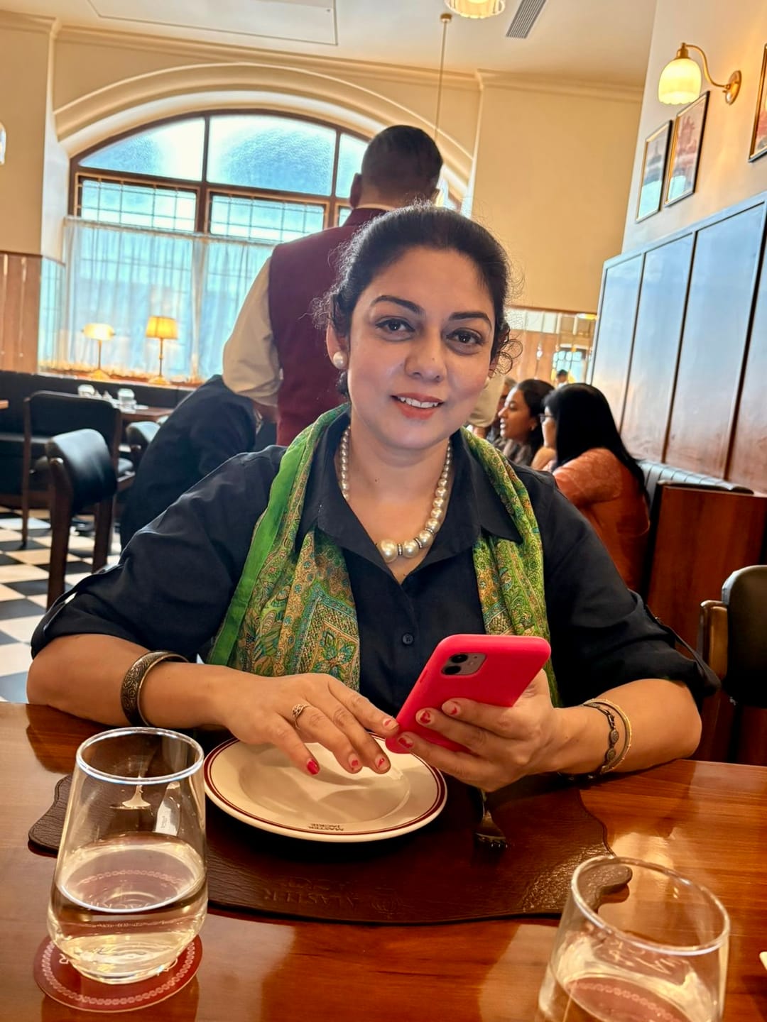 Customer photo review of Women Navy Blue Airy-Linen Shirt
