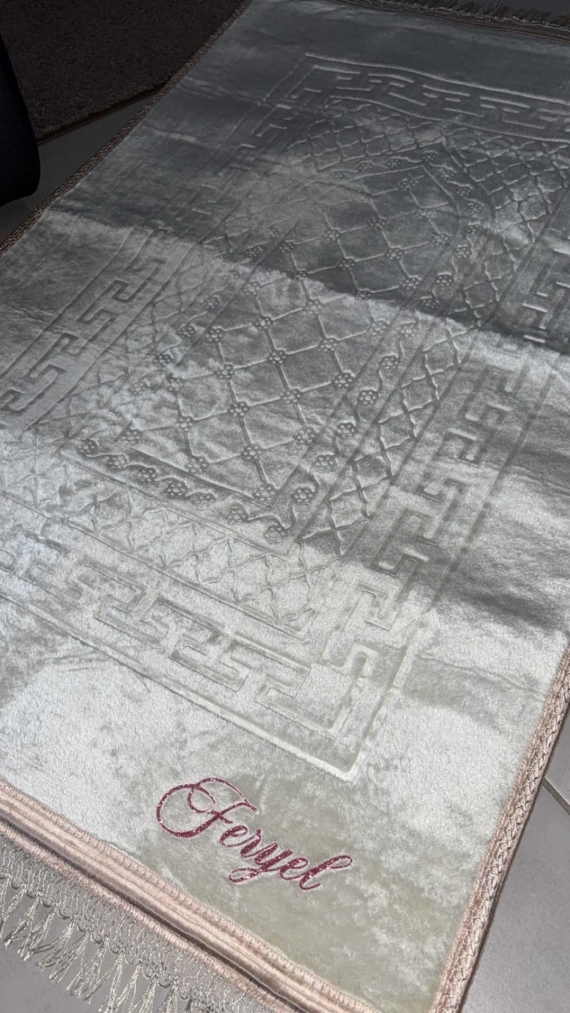 Customer photo review of Tapis de prière épais à personnaliser crème