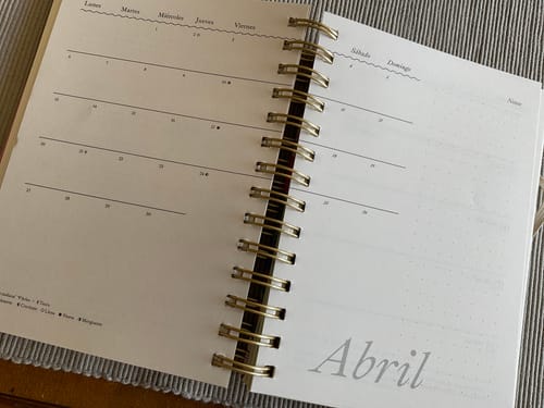 Reseña con foto de un cliente sobre Agenda Mediana 2026
