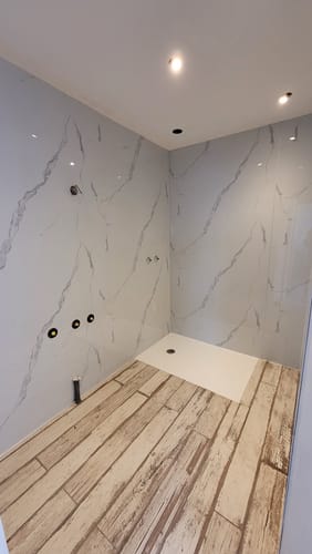 Customer photo review of Panneau PVC Effet Marbre Blanc – Étanche Salle de Bain / Douche