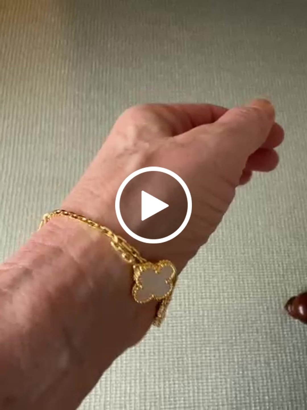 Customer video review of VCA Lucky Vintage 4 Motifs Gold Bracelet