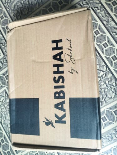 Reviewer's brown shipping box from Kabishah for their Gluta Power Pack order.