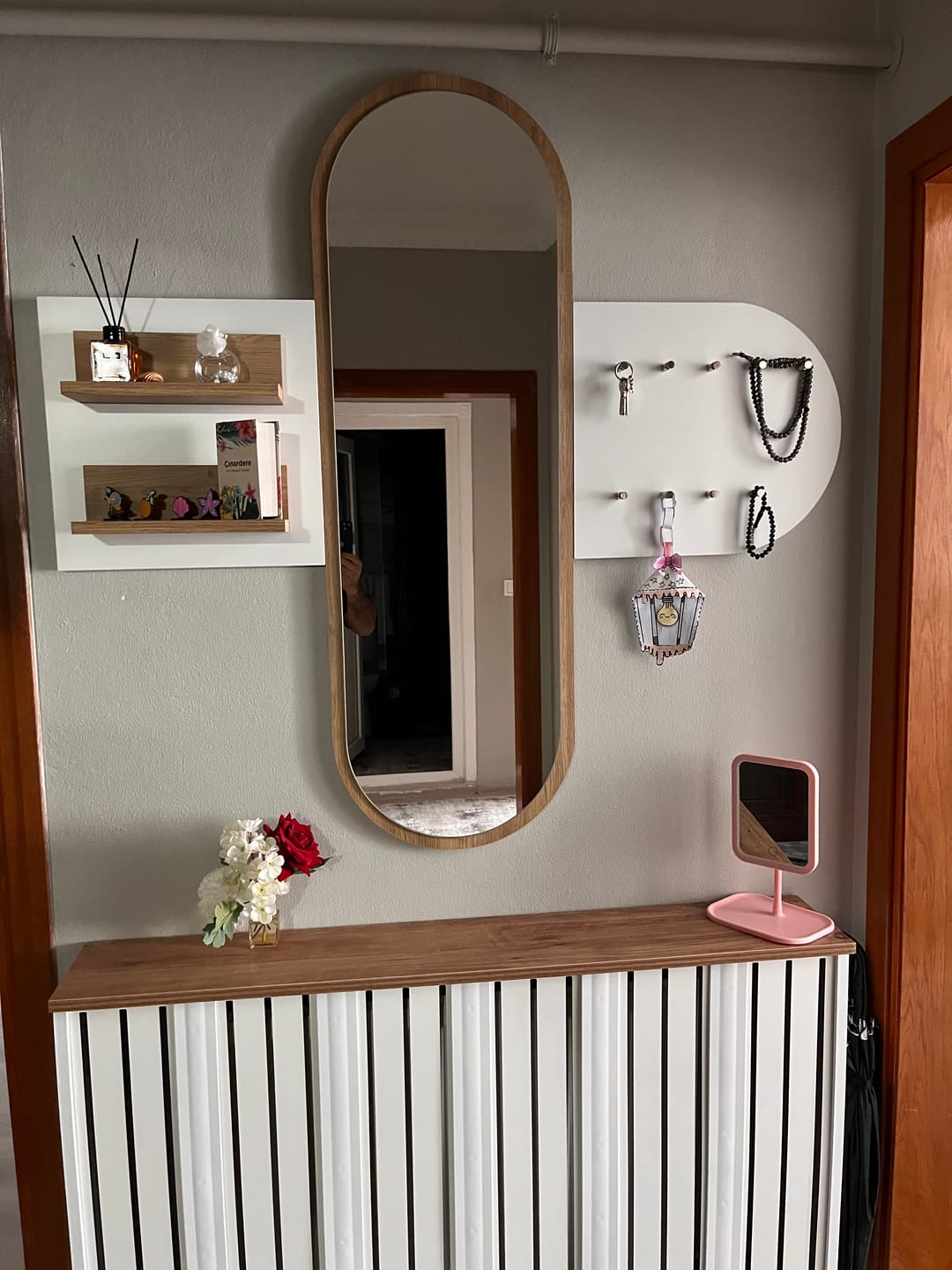 Customer photo review of Rani P3 Aynalı Duvar Askısı Boy Aynası Sepet Ceviz - Beyaz Vestiyer