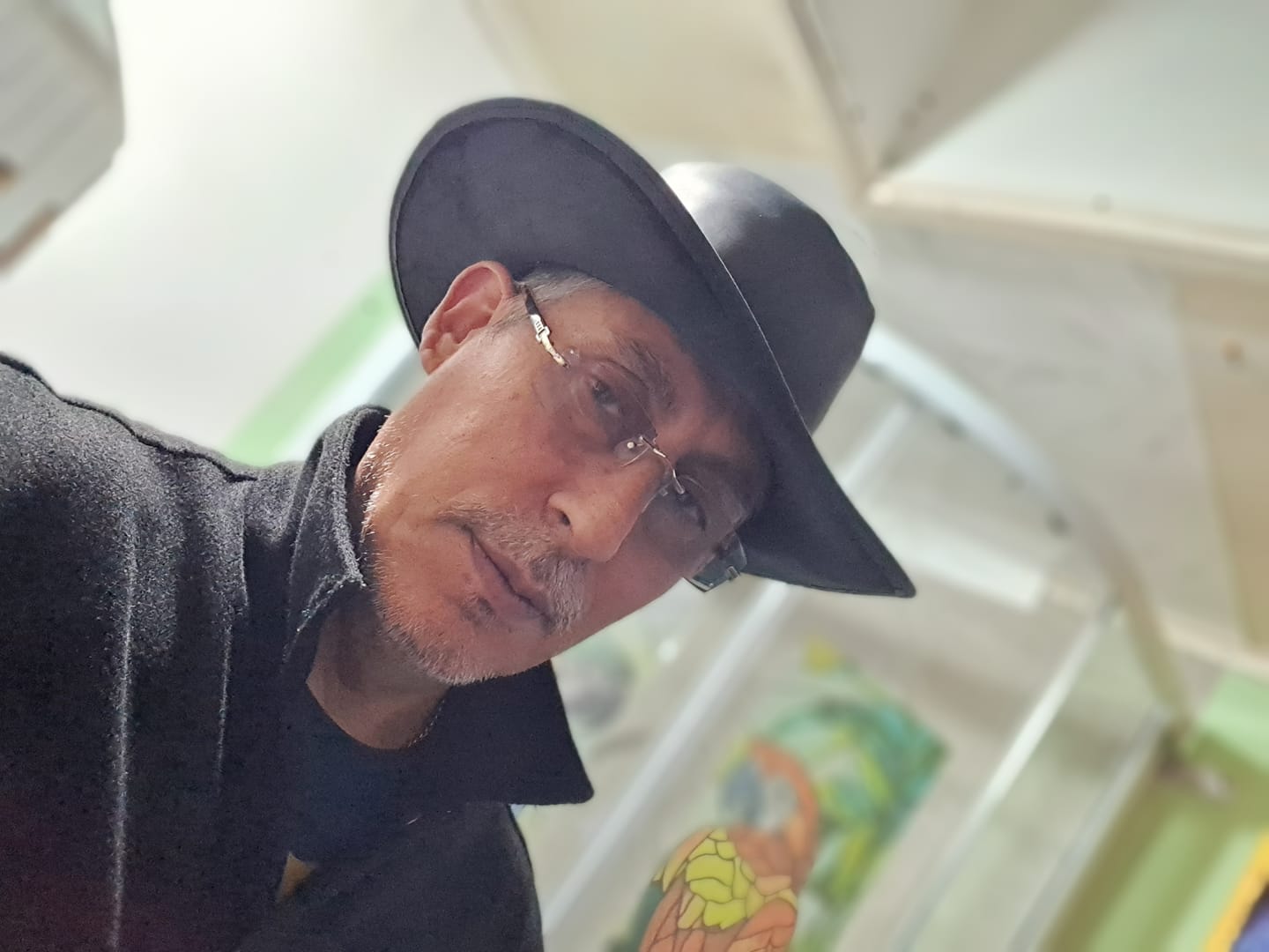 Customer photo review of SOMBRERO NEGRO DE CUERO