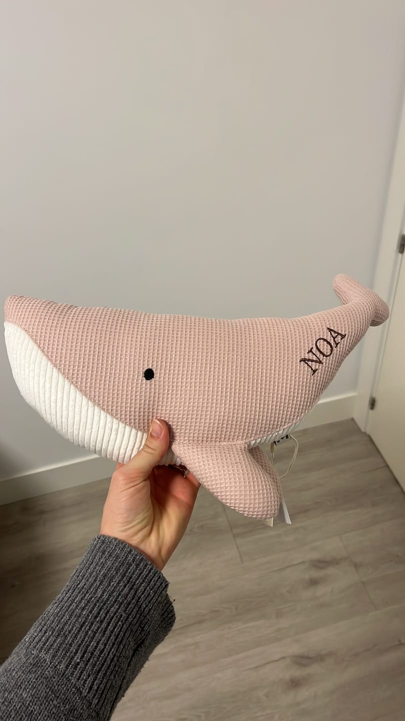 Customer photo review of Peluche Ballena Susi - ROSA