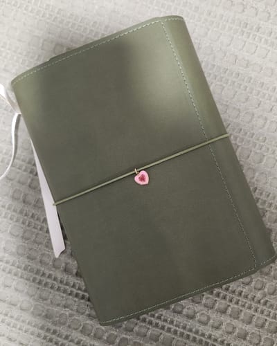 Customer photo review of Refillable Folio - OLIVE GREEN TRIFOLD