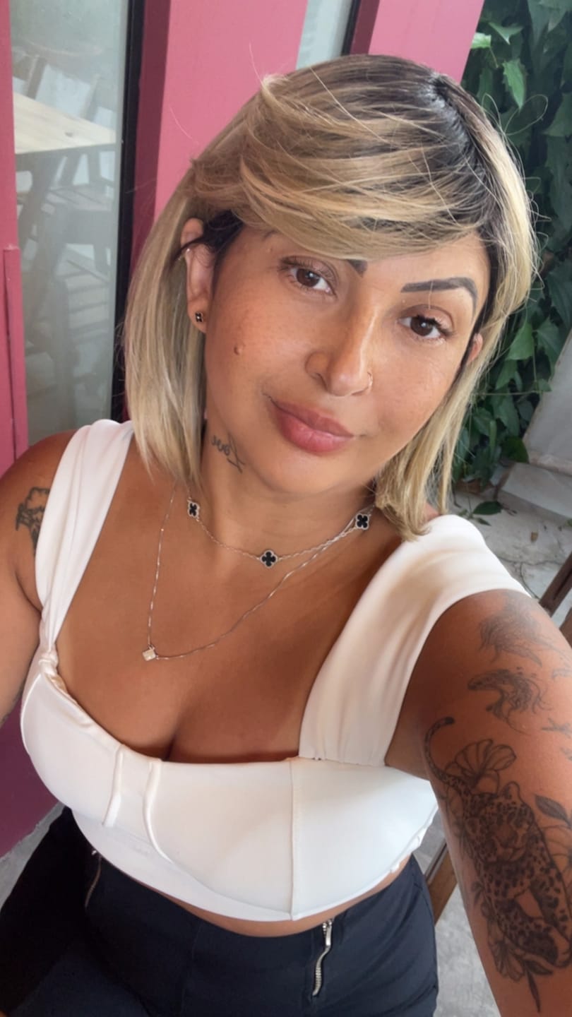 Customer photo review of Peruca Vicky Loira com Franja