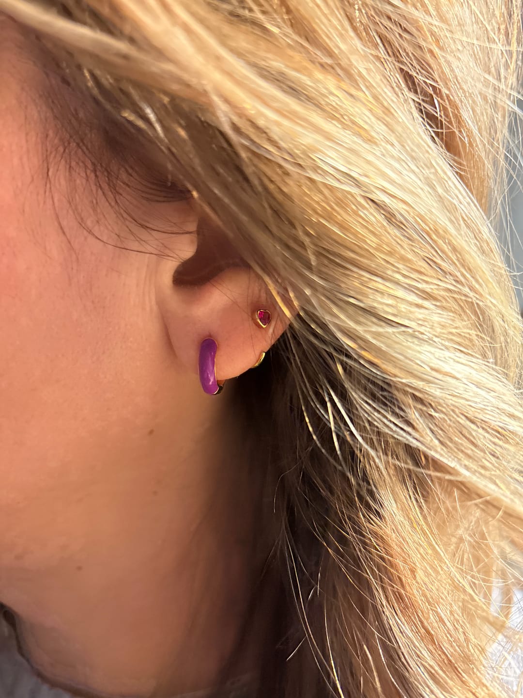 Customer photo review of Orecchino HOOP COLOR - Berry