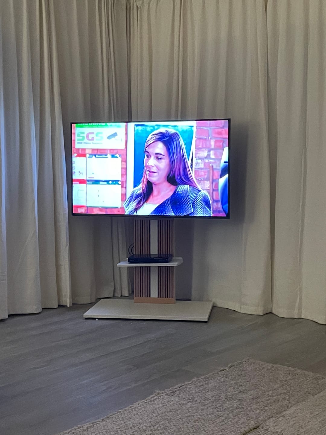 Customer photo review of ZEN FT88 Floor TV Stand