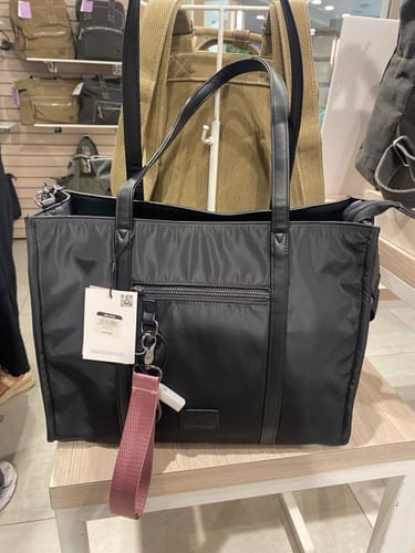 Customer photo review of Bolso Hombro Notebook Nylon Back To School