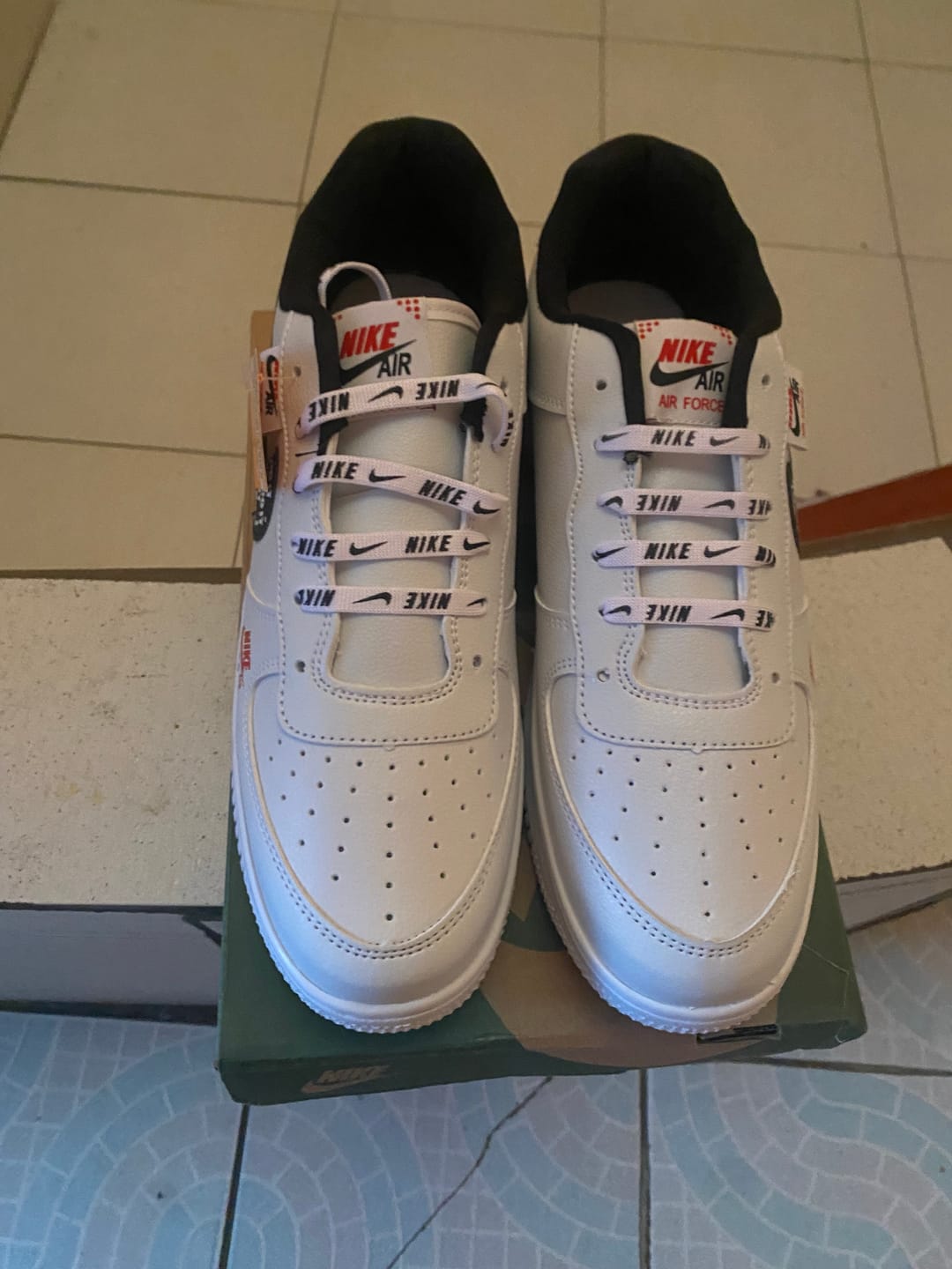 Customer photo review of Tenis 270 Blanco Negro Negro