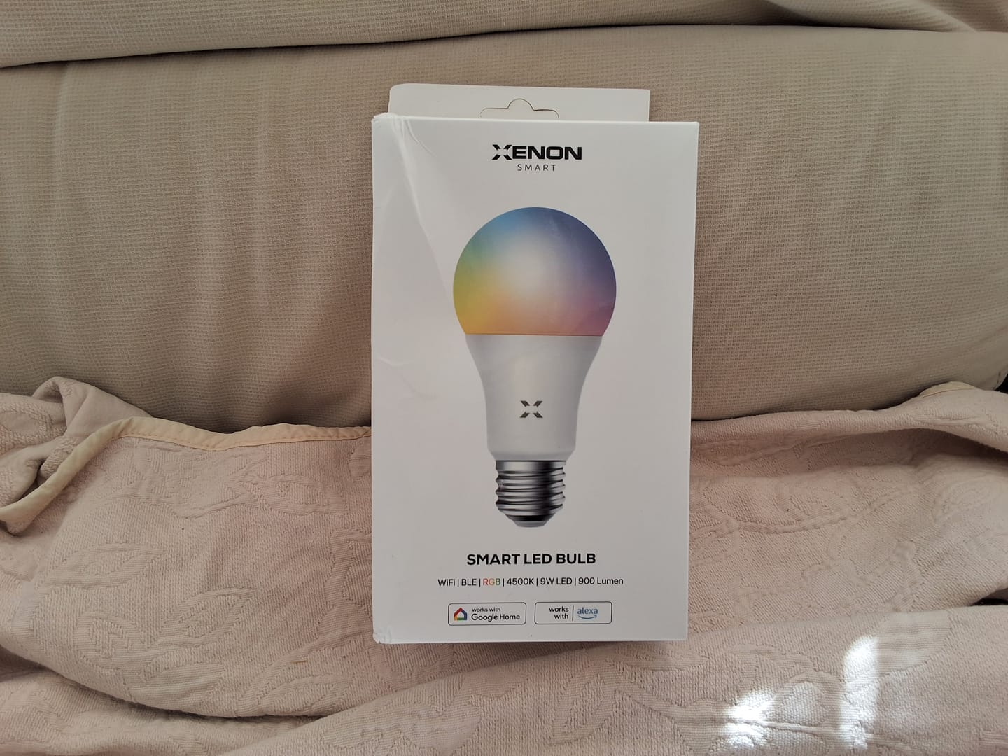 Customer photo review of Akıllı Ampul | 9W, Wifi, 16 Milyon Renk, Mobil Kontrollü, Sesli Komut, RGB Led Ampul (X7021)