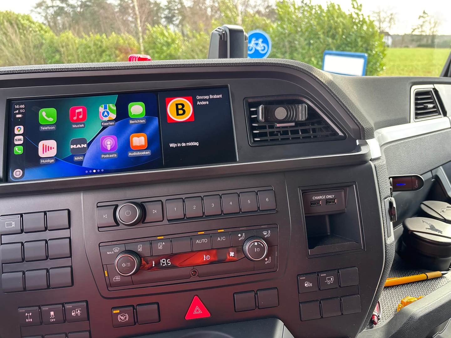 Customer photo review of Mini 2-in-1 Car Dongle