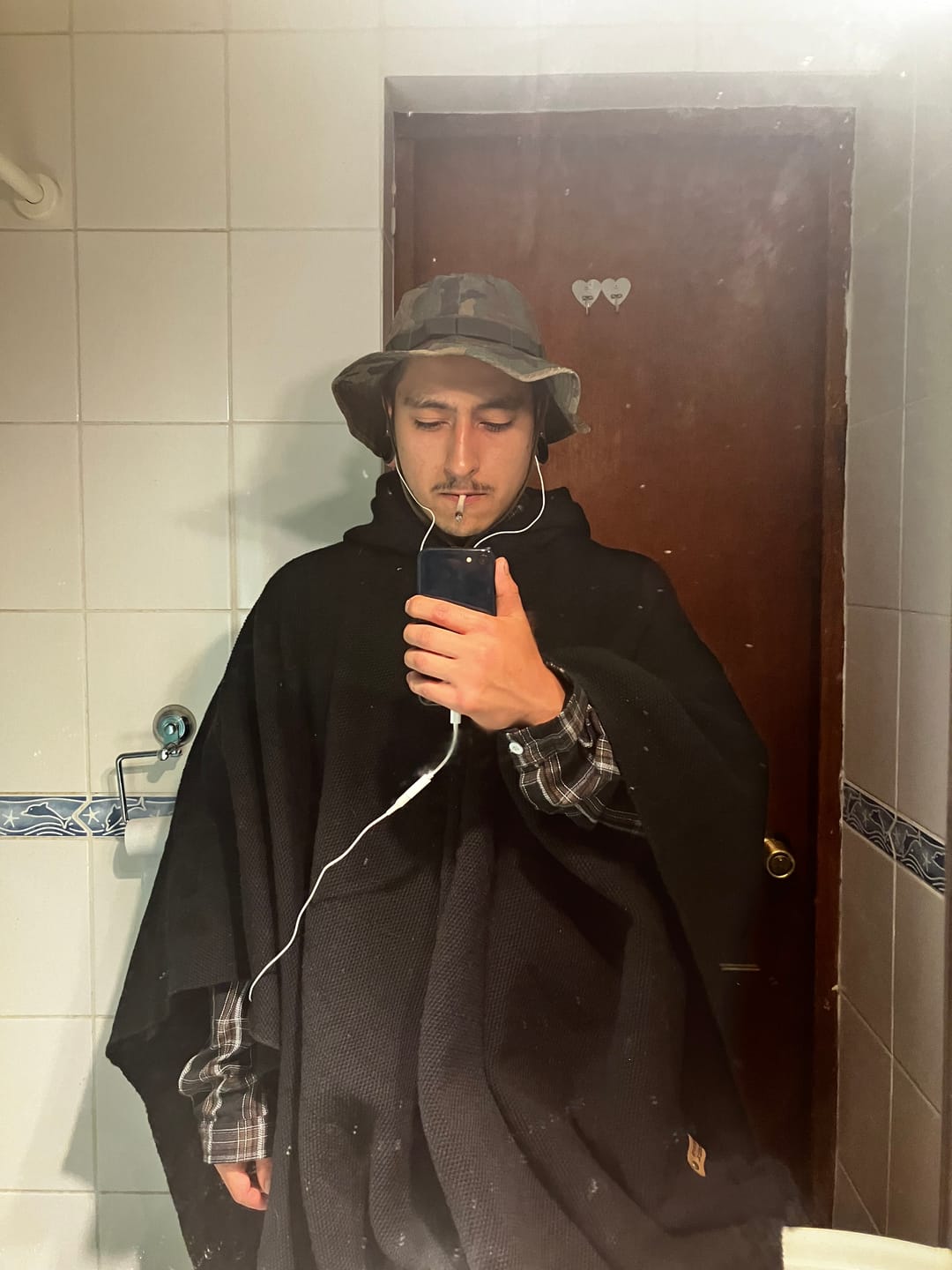 Customer photo review of PONCHO PREMIUM DE LANA NEGRO