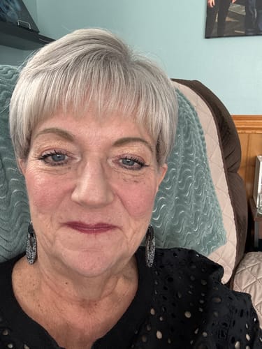 A close-up of a reviewer with short hair showing the lengthening effect of My Amazing Lashes Mascara on her eyelashes.