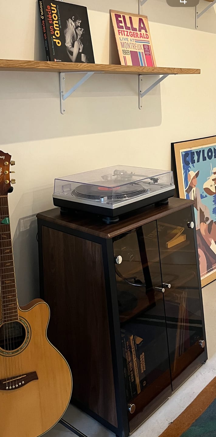 Customer photo review of Eiffel V2 AS07 Record Player Stand Enclosed