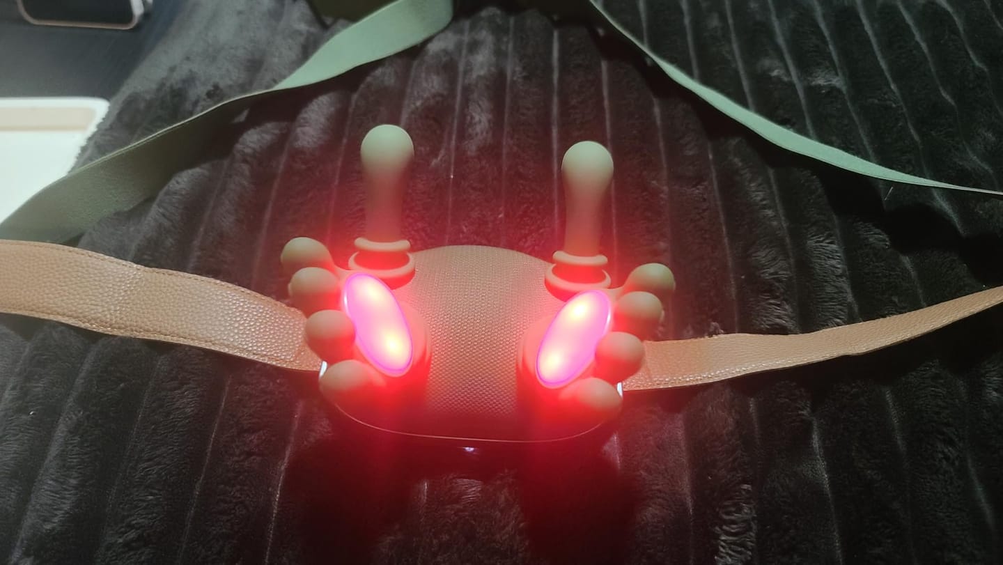 Customer photo review of Saludea Real Hands Massager