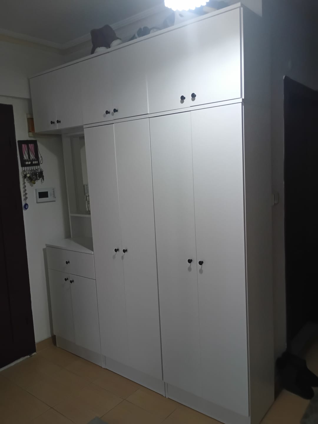 Customer photo review of Rani EA142 Portmanto Çekmeceli Aynalı Askılı Ayakkabılık Vestiyer Beyaz
