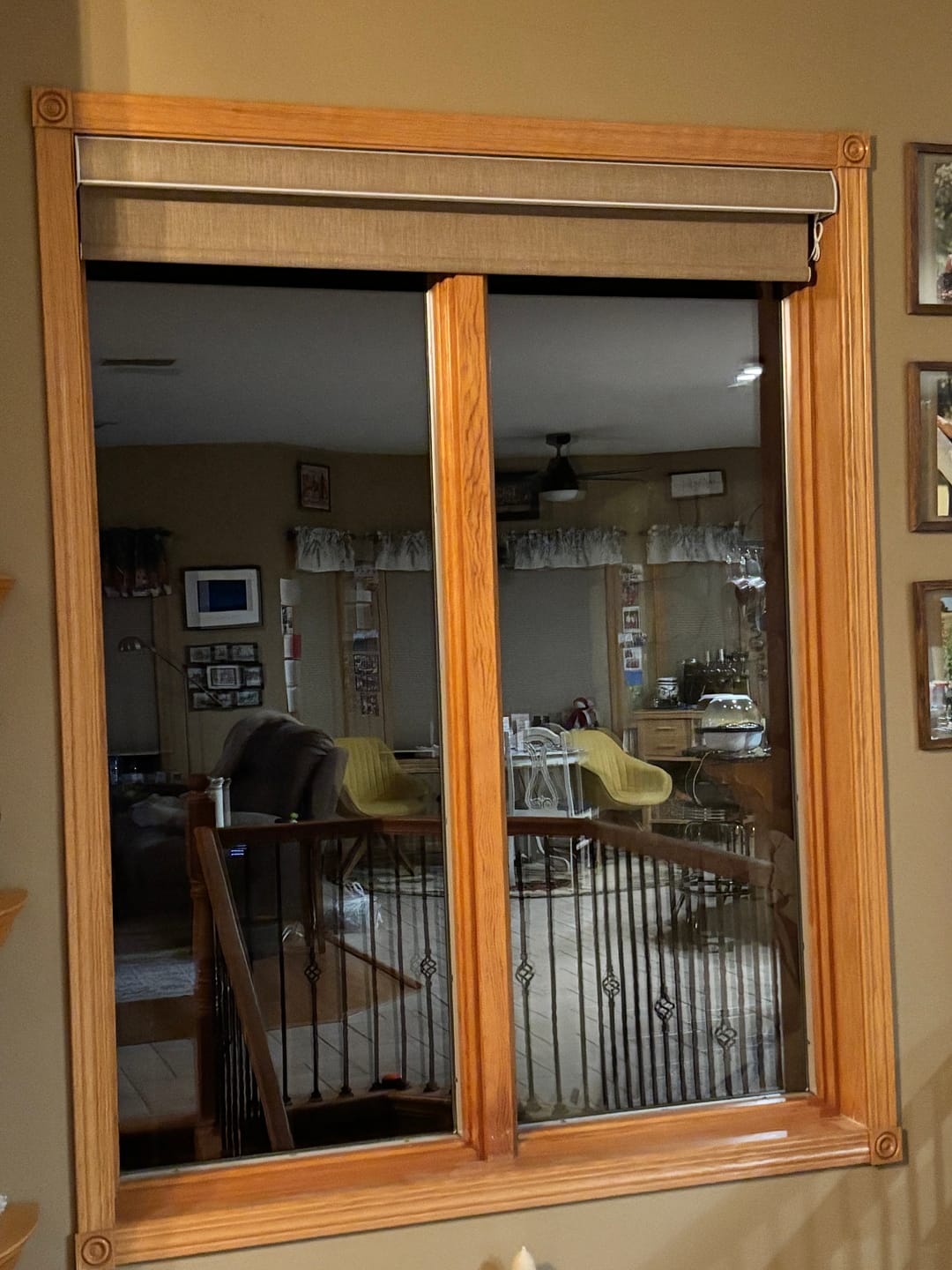 Customer photo review of SmartWings Motorized Roller Shades 100% Blackout Vigor