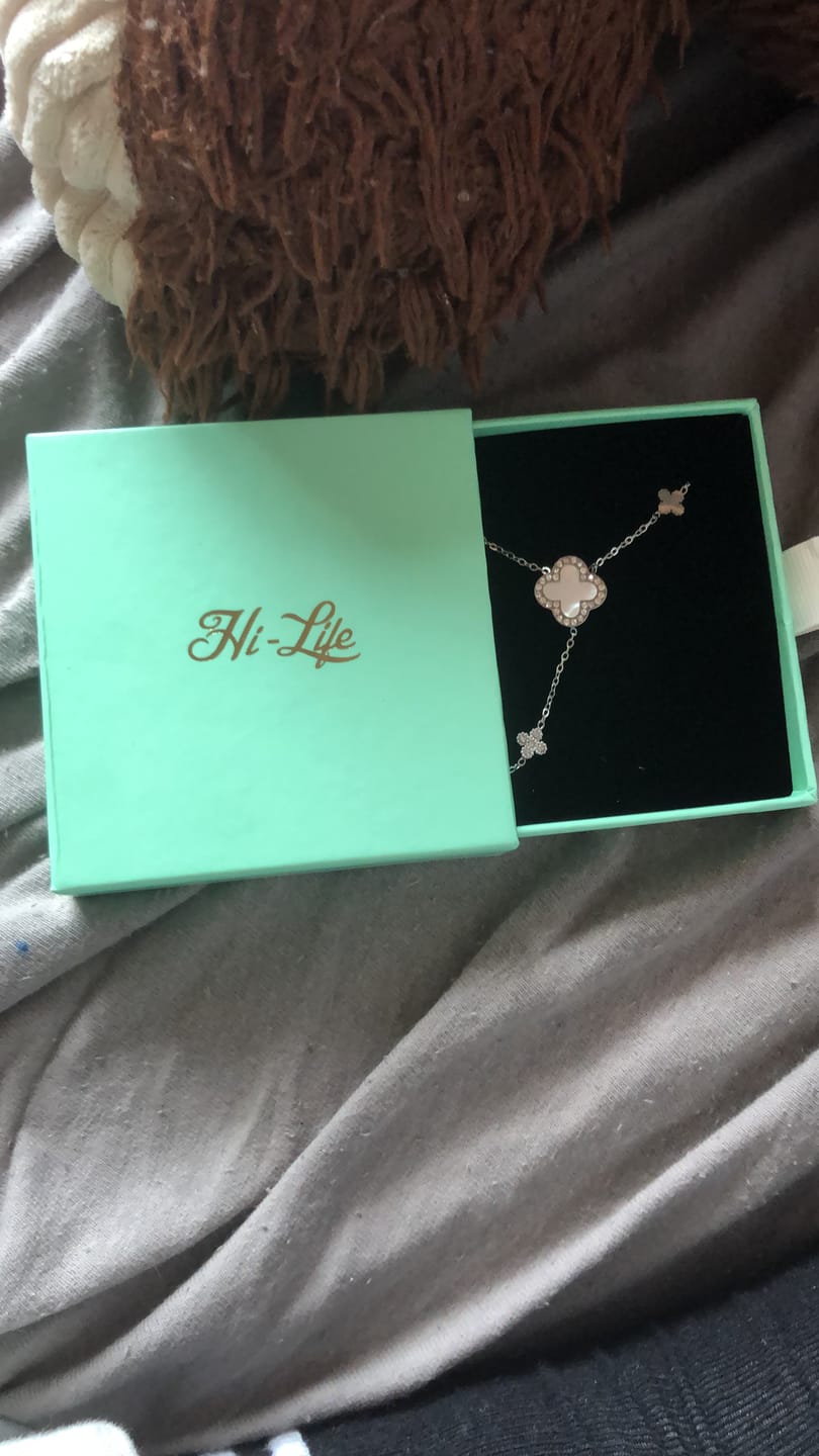 Customer photo review of Perlmutt Lucky Leaf Pave Flower Y Kette 14K Vergoldet