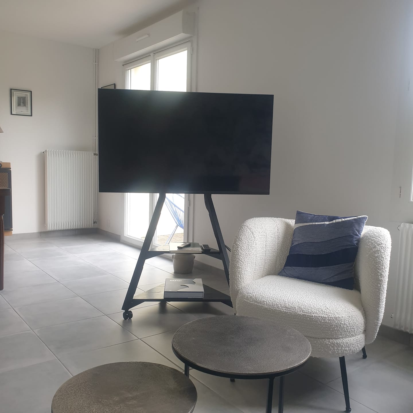 Customer photo review of Eiffel FT65 TV Stand
