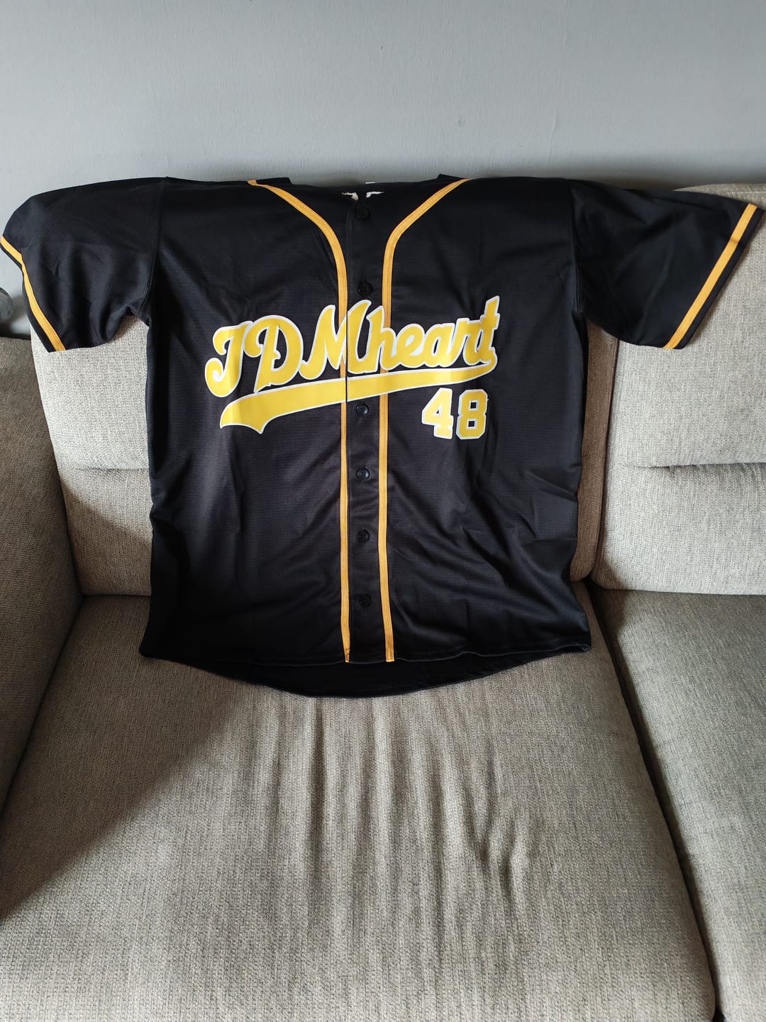 Customer photo review of Benutzerdefiniertes Professionelles Schwarz Altgold Baseballtrikot