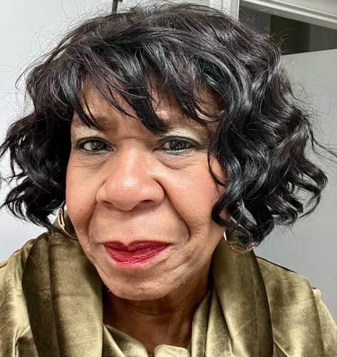 Reviewer smiling while wearing the short, wavy LUCA human hair wig.