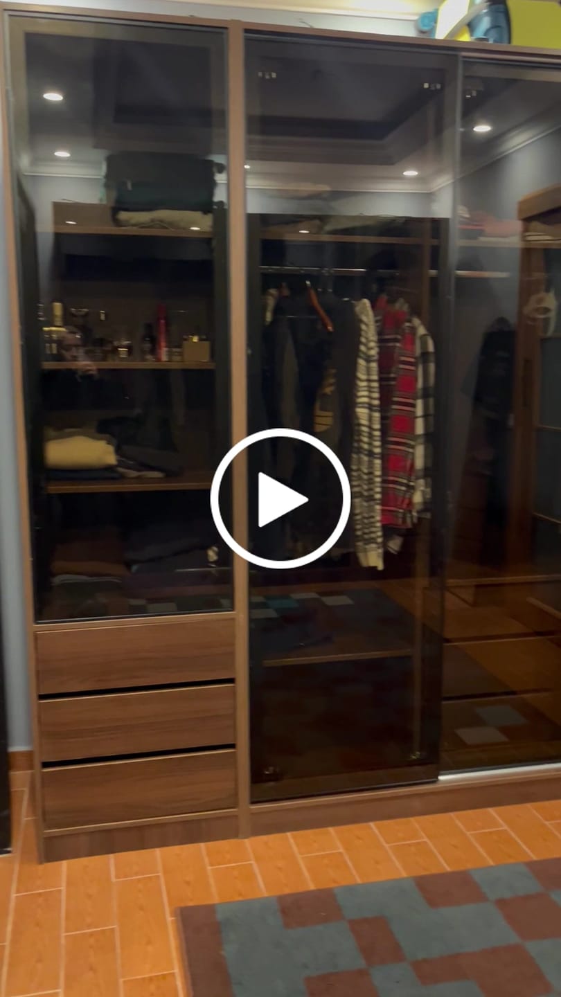 Customer video review of A dressing table with a design that combines practicality and elegance