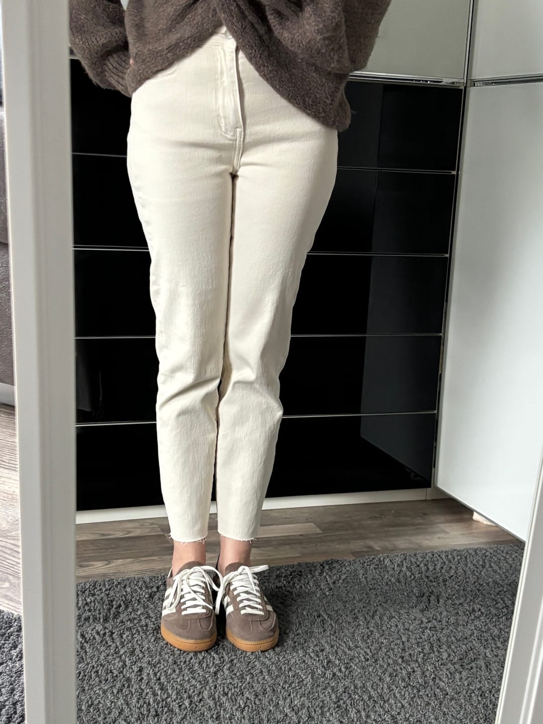 Customer photo review of MOM JEANS Beige
