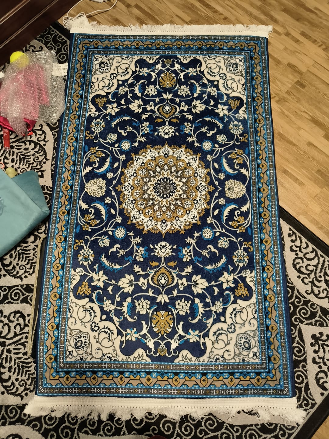 Customer photo review of Raza-e-Ilahi Padded Prayer Mat