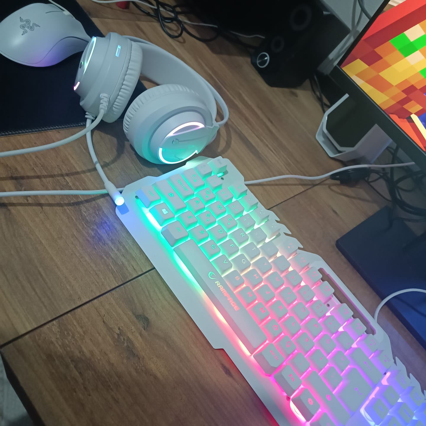 Customer photo review of Combo Mouse + Mousepad + Kulaklık Oyuncu Klavye Set