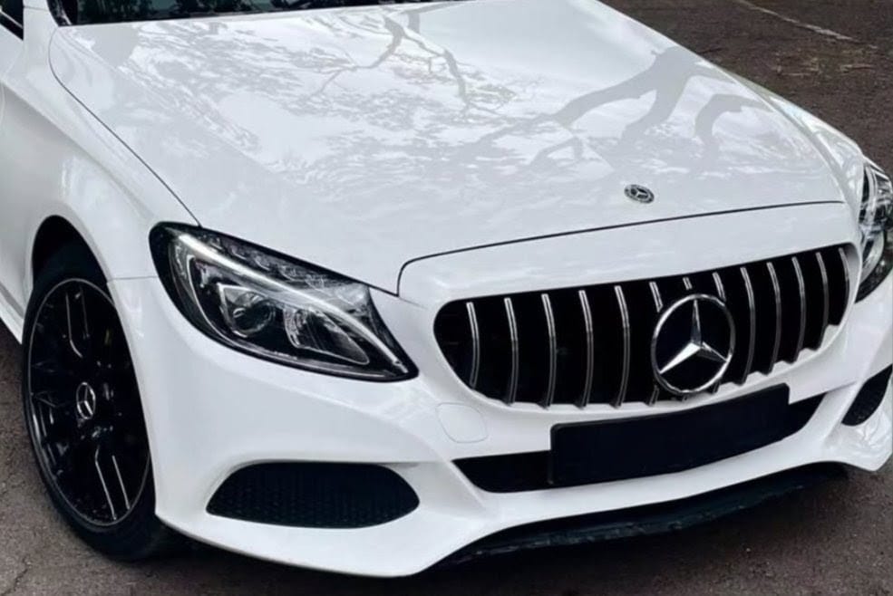Customer photo review of ABS Front Grille For Mercedes Benz C Class【W205/C205/S205/A205】【C200/C220/C250/C300/C350 & C43 AMG】15-18【15-GT BK】