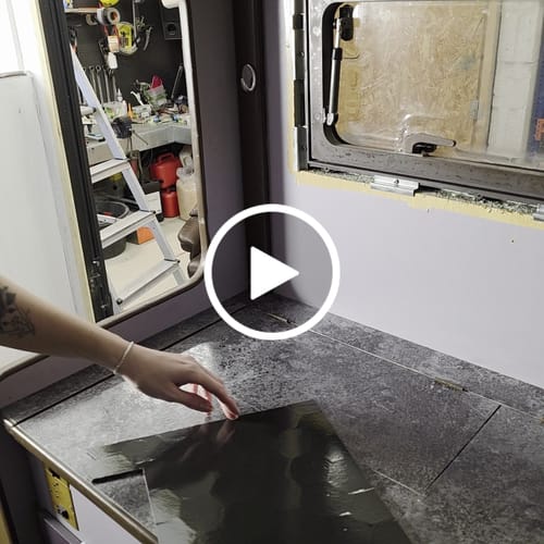 Customer video review of 10-pk Latte hexagon selvklebende veggfliser