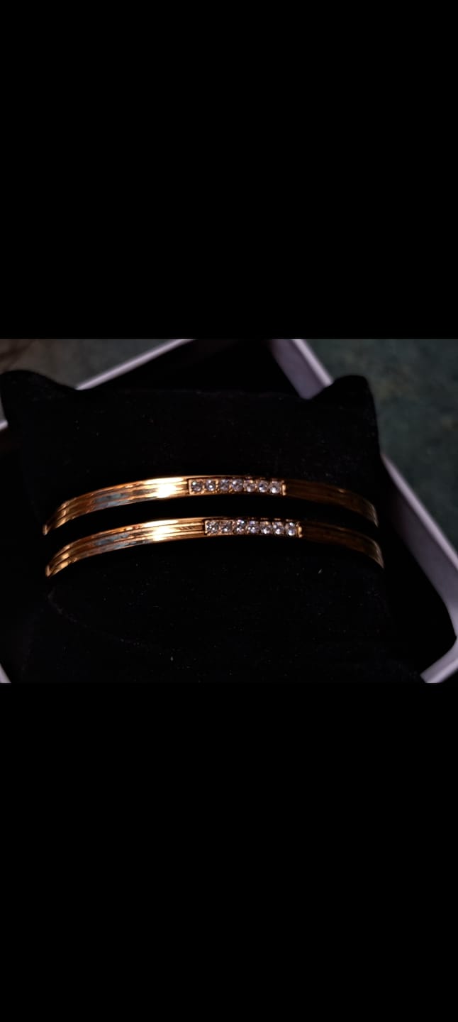 Customer photo review of Diamond Allure Bangle Bracelet