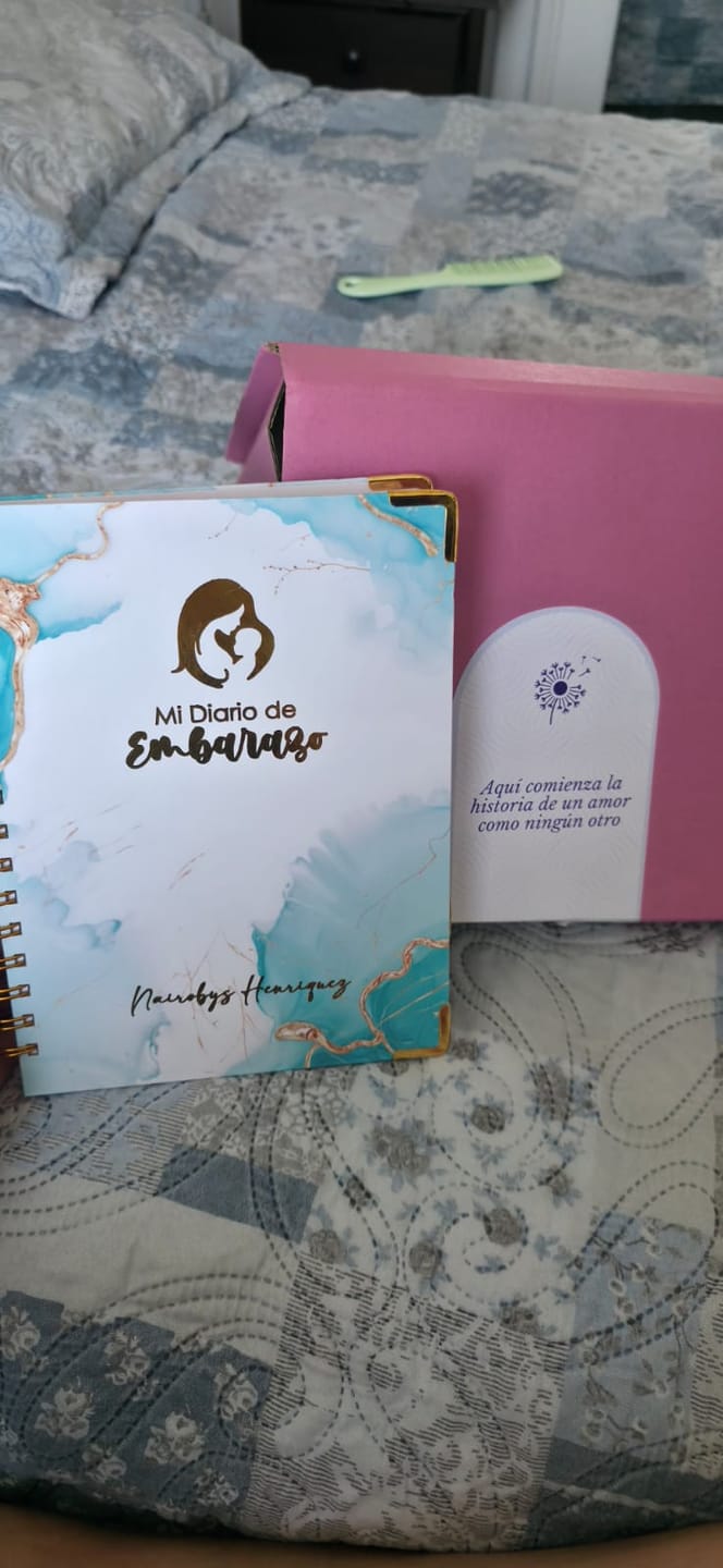Customer photo review of Diario Único Mi Embarazo - Colorful