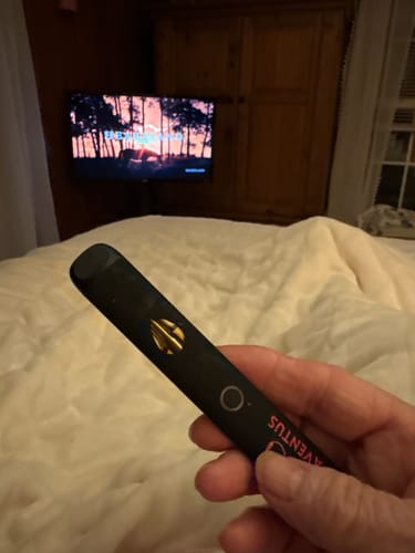Customer photo review of Disposable Vape 2G Delta 9 Super Sour Diesel Sativa
