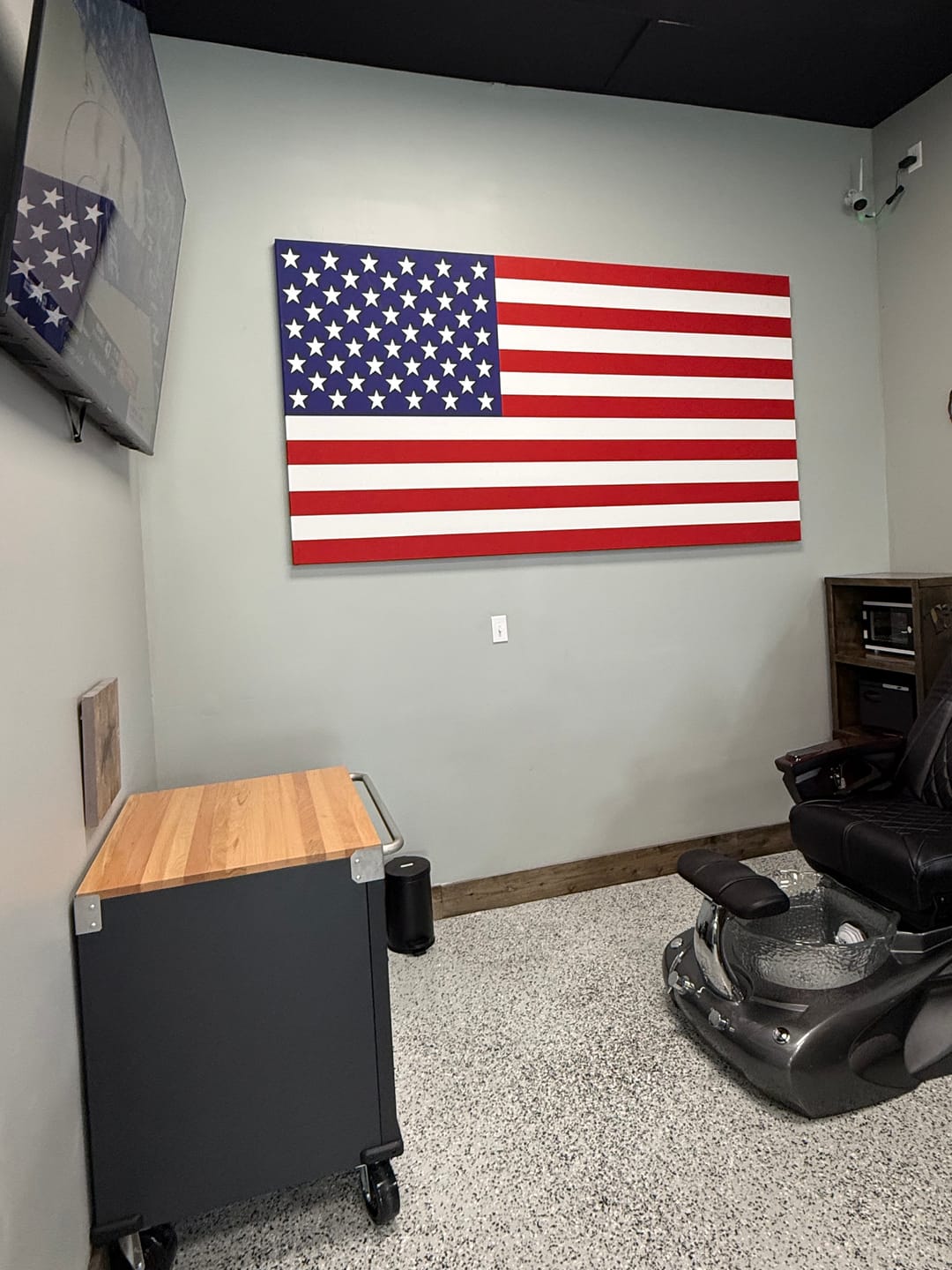 Customer photo review of Metal Large Patriotic Signs - US Flag Metal Barn Signs