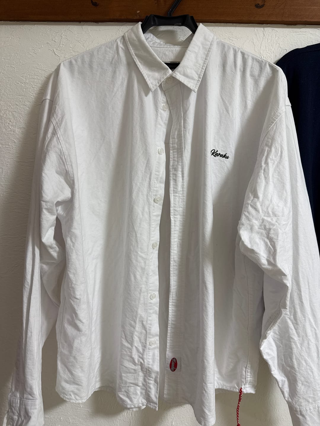 Customer photo review of Cleanfit　赤ヒモ付き　刺繍入りオックスフォード長袖シャツ