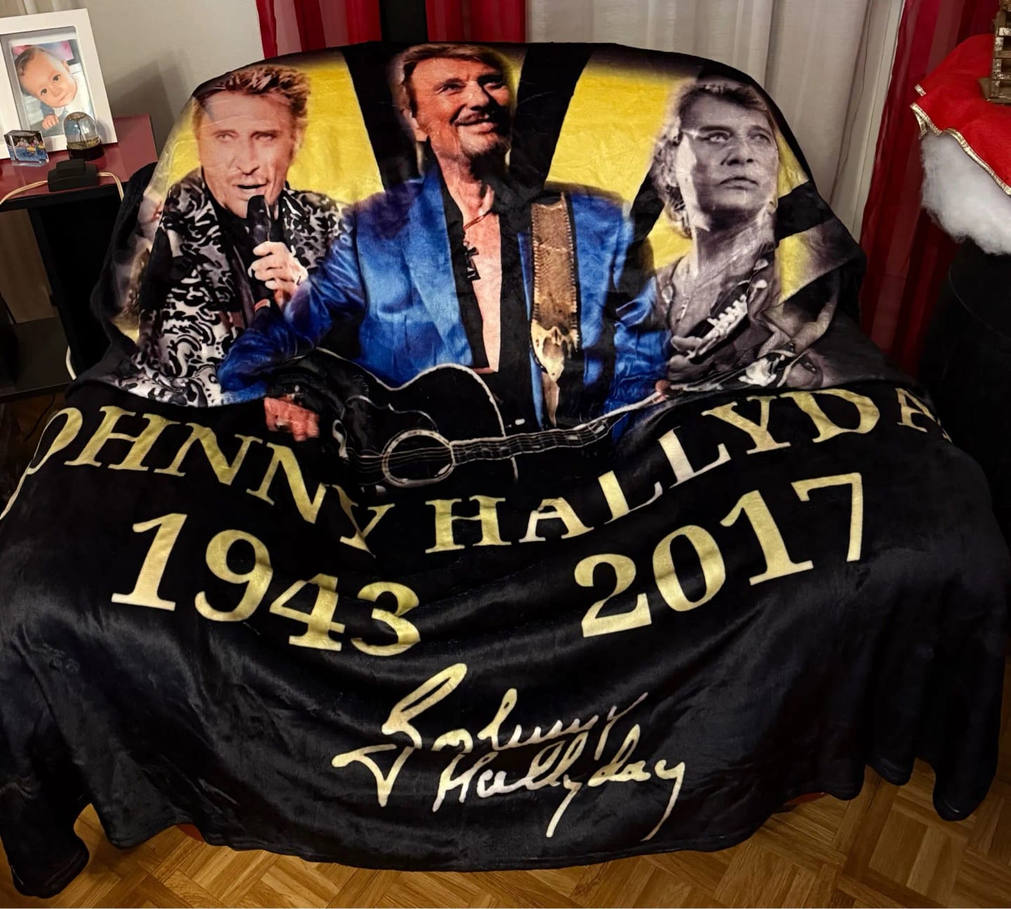 Customer photo review of Couverture en flanelle Johnny Hallyday - 22 modèles