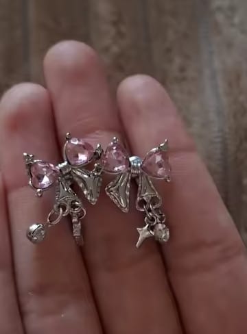 Customer photo review of boucle d'oreille noeud
