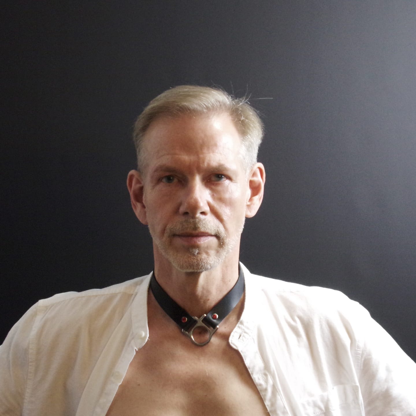 Customer photo review of SiaLinda: Halsband Trigon Chroma mit exklusivem O- Ring Element und farbigen Kristallen